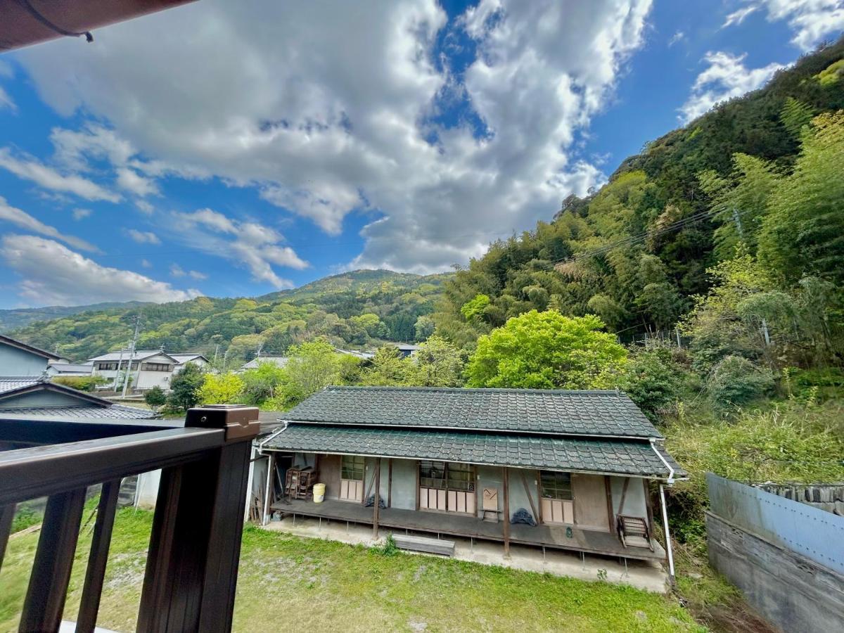 四国旅行のhub拠点 古民家ゲストハウス Heso Camp Mijoši Exteriér fotografie